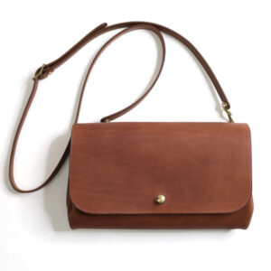 7b_8a_koga_leather_pullpup_shoulder_bag_camel