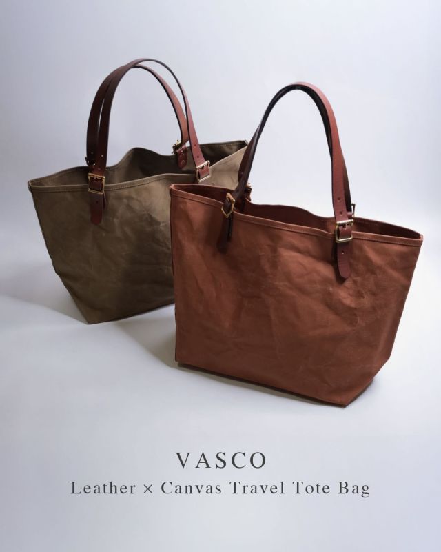“New Arrival“ VASCO “LEATHER×CANVAS TRAVEL TOTE BAG” 1930～50年代のツールバッグをモダナイズした今作は、一枚仕立てのパラフィン10号帆布に、肩掛けができるレザーのロングハンドルを組み合わせた、シンプルで容量のある使い勝手の良いトートバックです。 負荷のかかる箇所には、米国製のコッパーリベットを打ち込んだヘビーデューティーな仕上げも魅力。肉厚な米国製カウレザーを使用したハンドルは、尾錠によって5段階の長さ調整ができます。また、内側には大きなポケットも付いています。たくさん荷物を詰め込めるサイズなので、小物類はレザーポーチなどで仕分けるとより使いやすくなります。 【 ★ 写真に触れると商品タグが表示されます。そこから詳細ページに簡単にアクセスできます！ 】 ーーーーーーーーーーーーーーーーー □ size：W50cm H32cm D20cm / weight：約545g □ color：KHAKI / CAMEL LEATHER □ color：OLIVE DRAB / CAMEL LEATHER □ price：￥22,000(税別)【税込 ￥24,200】 ーーーーーーーーーーーーーーーーー ＠masuya1997 #VASCO #OLD_CANVA #LEATHER #CANVAS #TOTEBAG