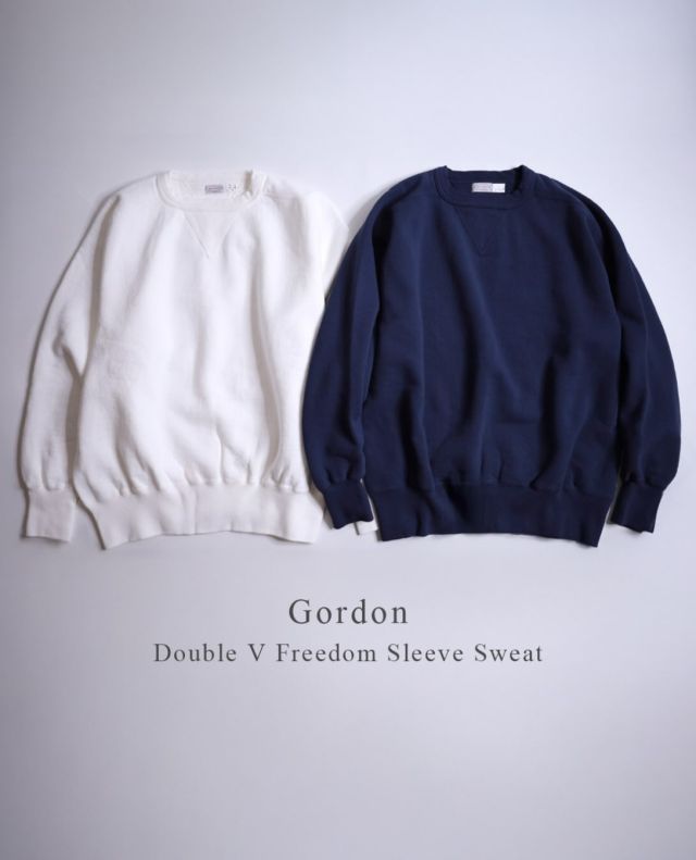 “New Arrival“ Gordon “Double V Freedom Sleeve Sweat” Gordon（ゴードン）の「Double V Freedom Sleeve Sweat」 が入荷しました！ 『中村縫製』さんが、 1940年代当時の“Gordon”社製「はめ込み両V・フリーダムスリーブ・スウェット」を実名復刻。生地の編立から起毛、パターン、縫製に至るまで、当時の雰囲気を再現したスペシャルな１枚です。 カラーは「VINTAGE WHITE」と「VINTAGE NAVY」の２色。サイズは「XL」と「XXL」をご用意しました。 生地やパターン、縫製の魅力などの詳細は、写真をタップ→「商品タグ」からご覧いただけます！ ーーーーーーーーーーーーーーーーー □ 生地：ORIGINAL LOOPWHEEL FABRIC・COTTON 100％ □ カラー：「VINTAGE WHITE」「VINTAGE NAVY」 □ 仕上げ：ワンウォッシュ（水通し＆タンブラー乾燥仕上げ） □ サイズ：XL・XXL（当店入荷サイズ） □ プライス：￥24,000（税別）【税込 ￥26,400】 ーーーーーーーーーーーーーーーーー 【 ★ 写真をタップ→「商品タグ」から商品ページにアクセス出来ます。 】 @masuya1997 #Gordon #Freedom_Sleeve #ゴードン #フリーダムスリーブスウェット #中村縫製